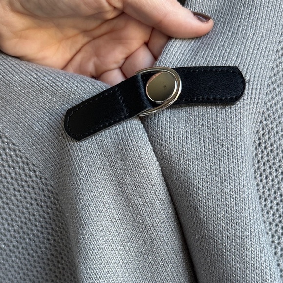 Marc New York Gray Knit Poncho with Toggle - Picture 4 of 8